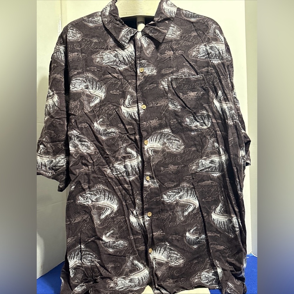 Men’s 2XL button front shirt